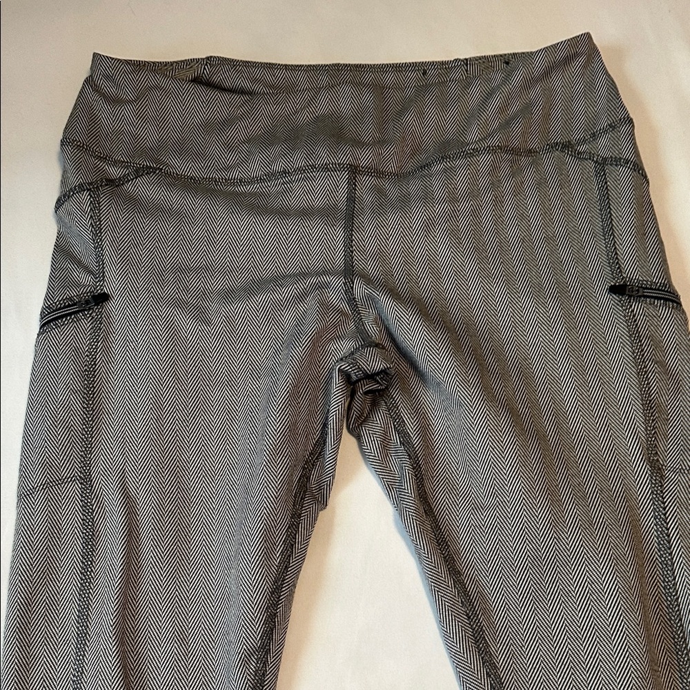 Zobha Black and White Herringbone Leggings
